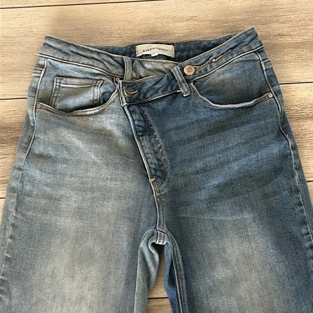 Risen Crossover Two Toned jeans size 27 ankle straight
